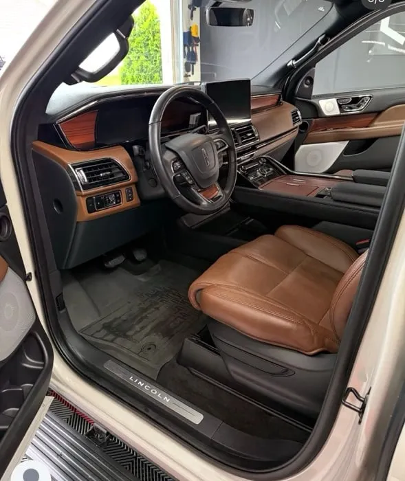 Navigator · Interior Detail